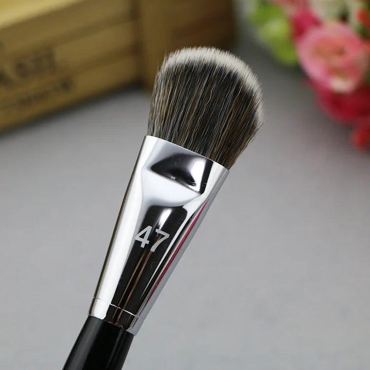 LOYBJ Foundation Brush – 47 Broom Head Liquid & Concealer Makeup Tool