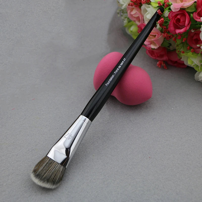 LOYBJ Foundation Brush – 47 Broom Head Liquid & Concealer Makeup Tool